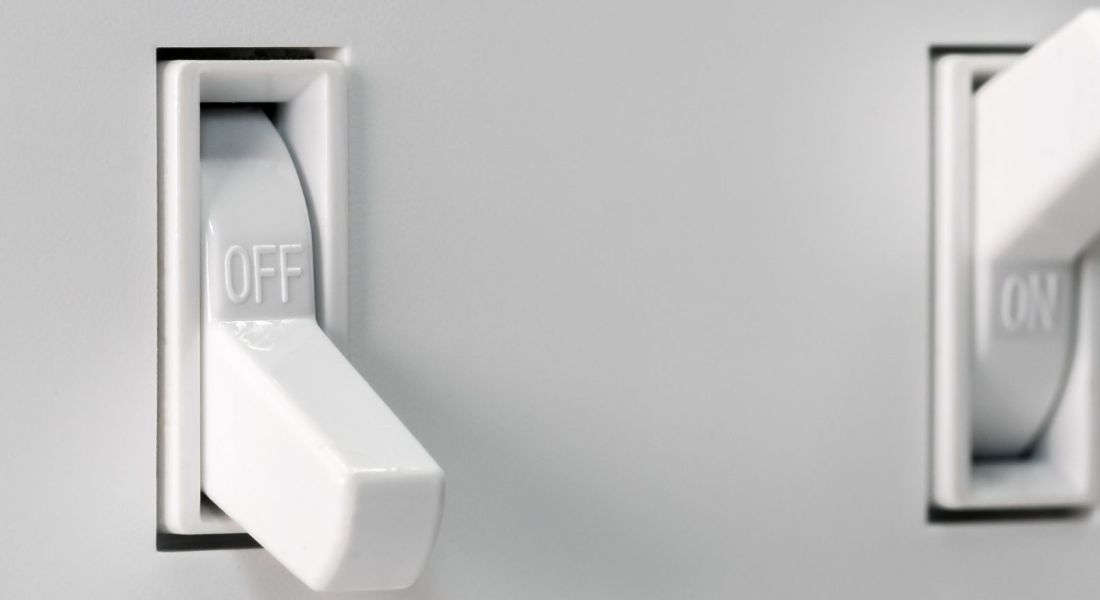 How To Spot a Defective Light Switch